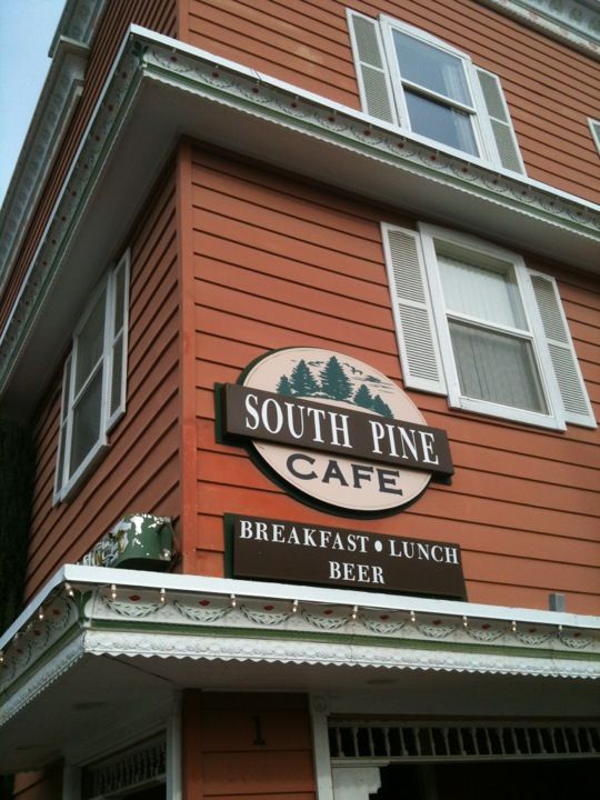 South Pine Cafe Grass Valley, California restaurant serving breakfast